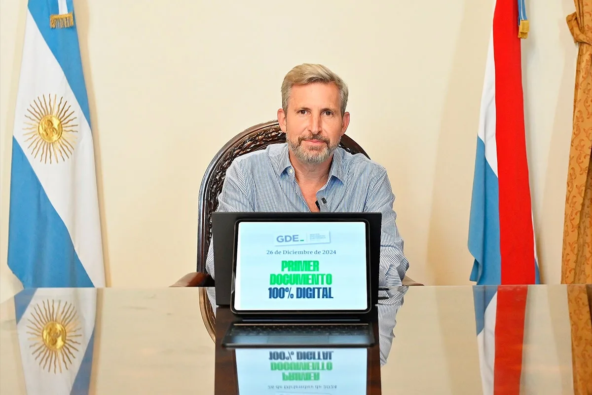 Frigerio firmó el primer expediente digital.
