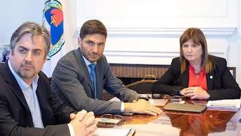 Patricia Bullrich y el gobernador de Santa Fe, Maximiliano Pullaro se reunieron en varias ocasiones para coordinar acciones de seguridad (Imagen de archivo)