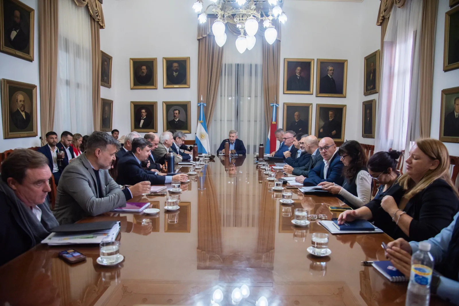 Salud, maquinarias y sistema previsional en la agenda de una nueva reunión de gabinete