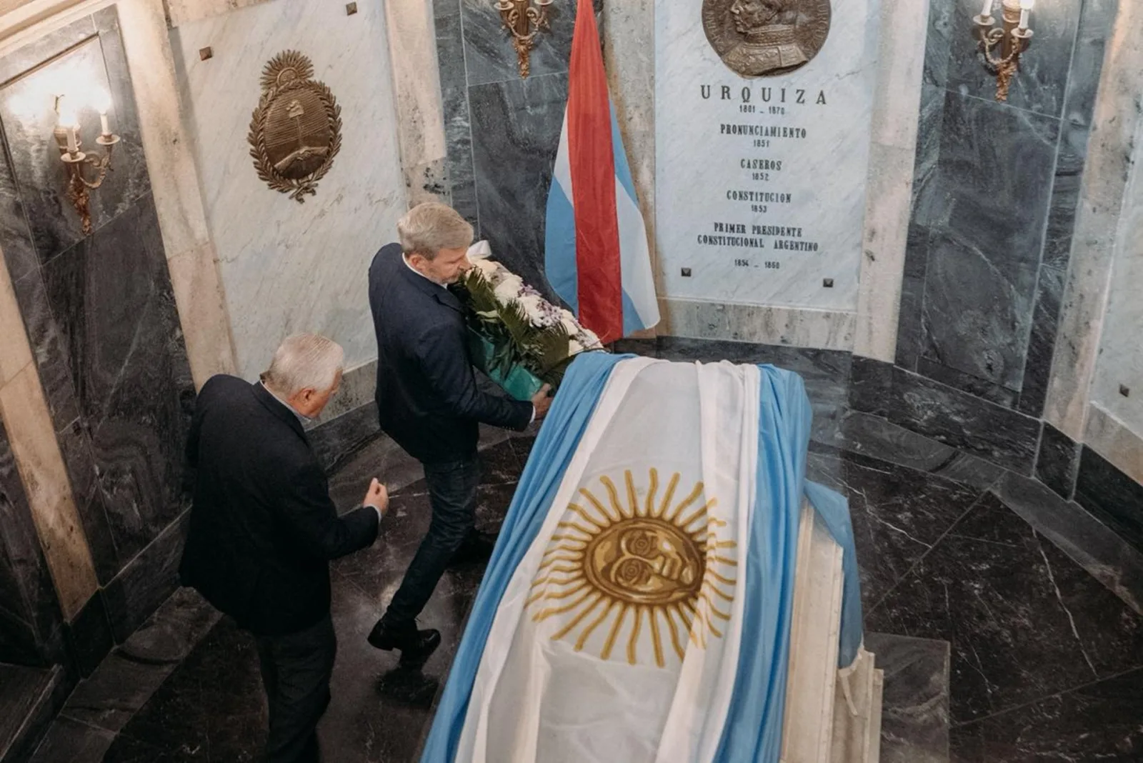 Frigerio participó de una ceremonia por la Batalla de Caseros y realizó una recorrida en su visita a Concepción del Uruguay